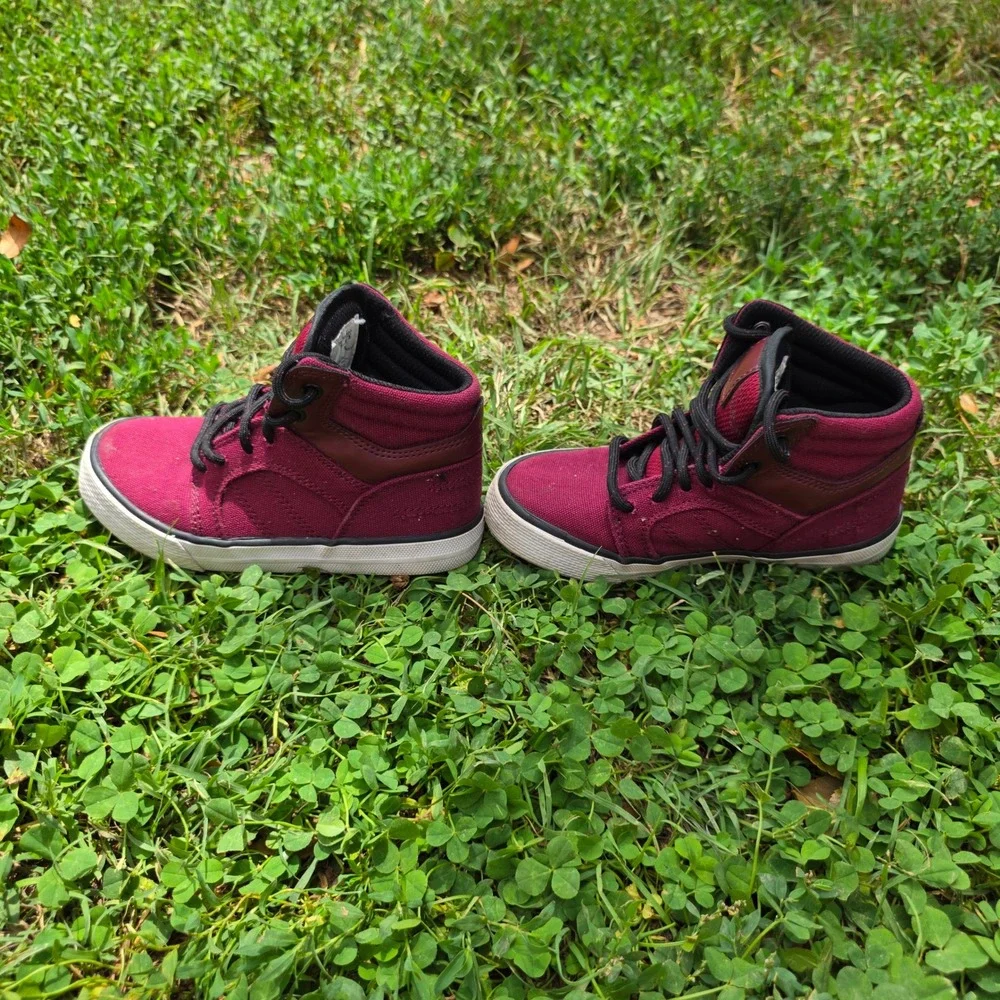 The Childrens Place Boys High Top Sneakers Burgundy Canvas Size 11 2103071